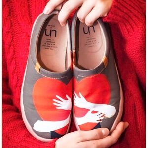 UIN warm heart Toledo comfy lightweight canvas shoes women’s Size 8.5